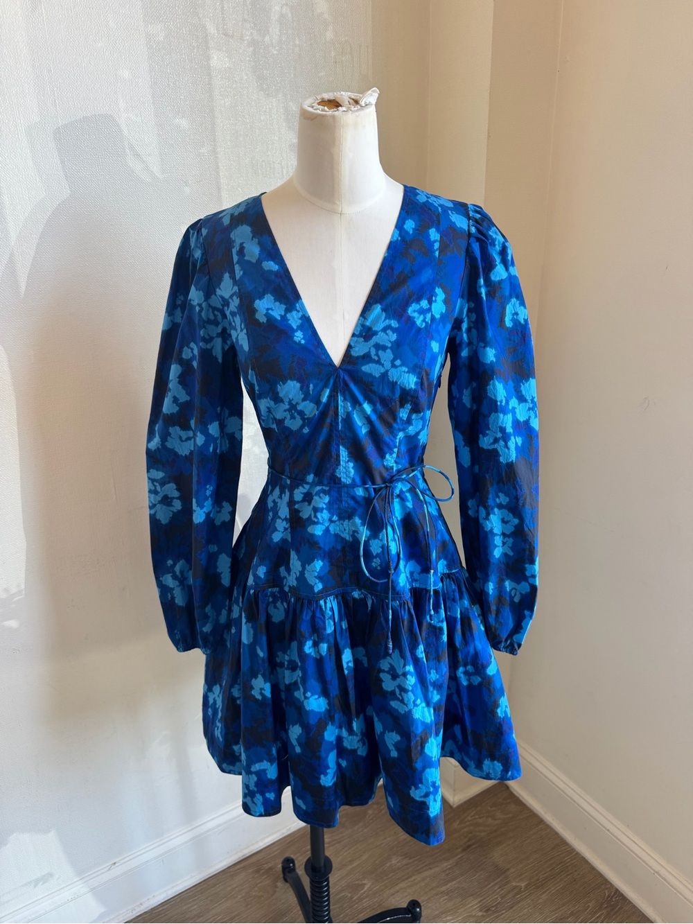 Ulla Johnson Blue Floral V-Neck Tie-Waist Mini Dress